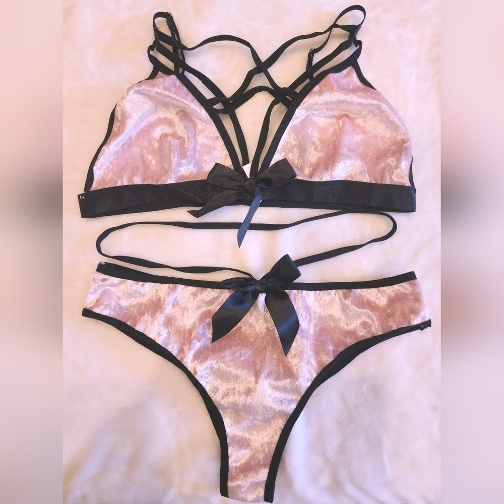 Velvet lingerie set